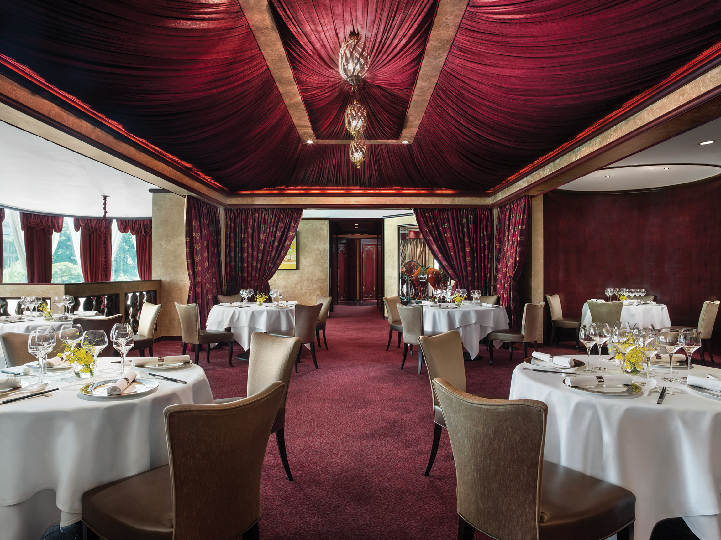 Enjoy the Cantonese delicacies crafted with the freshest seasonal ingredients at the three Michellin Starred T'ang Court.