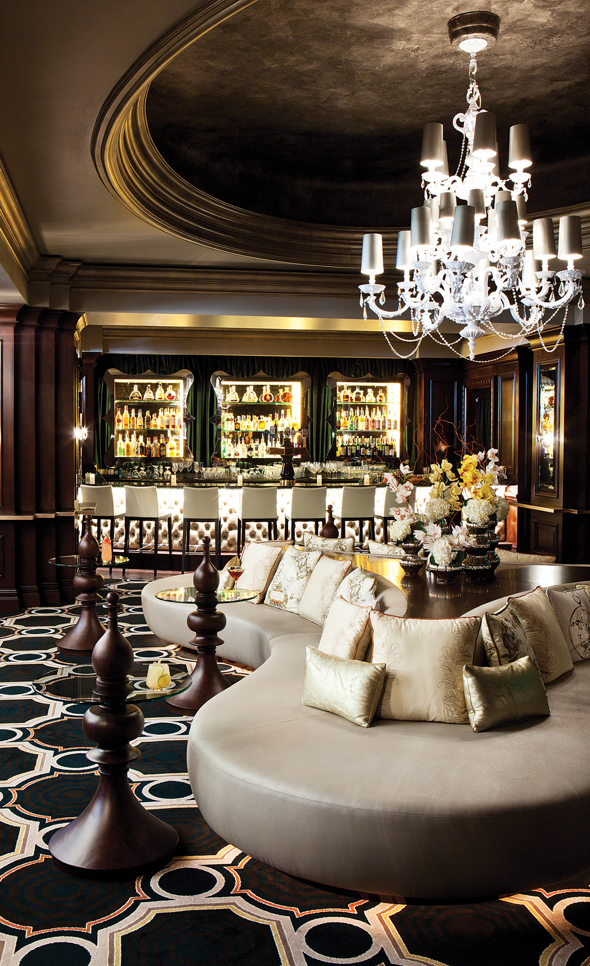 The Tap Room cocktail bar is a nod to the original hotel bar which opened in the 1930s - enjoy cocktails, wine and elevated bar bites.