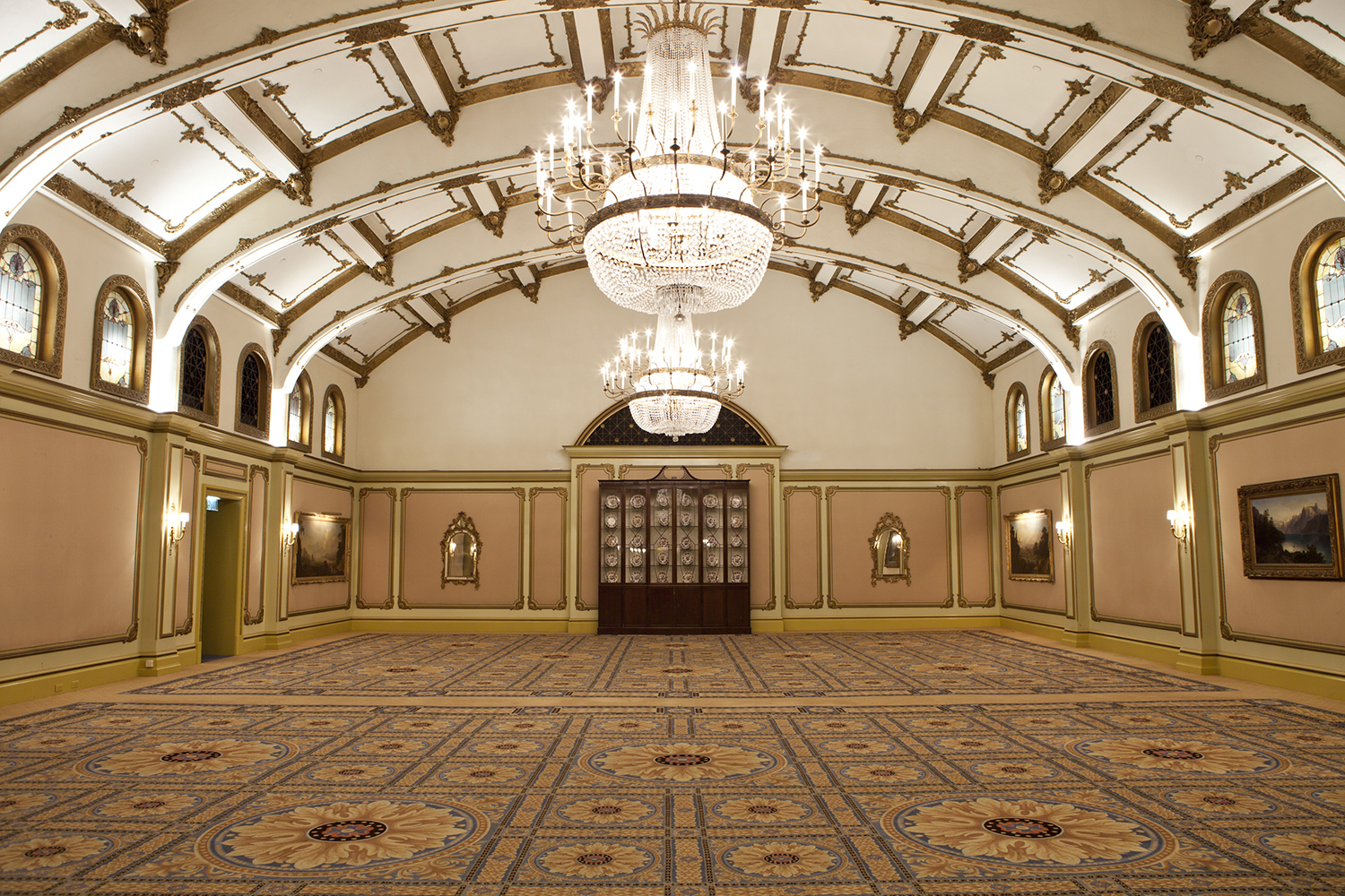 The Georgian Ballroom  is a historic, elegant setting for both meetings and wedding receptions.