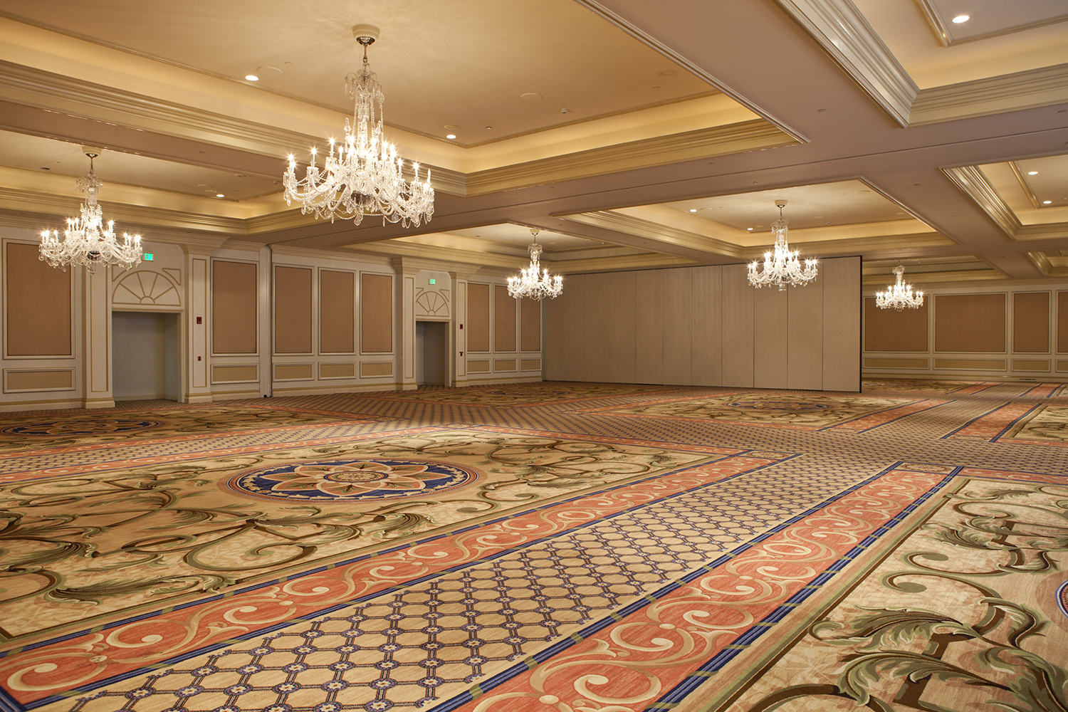 With a luxurious abundance of space, The Huntington Ballroom is the perfect venue for dinner dances, conferences and more.